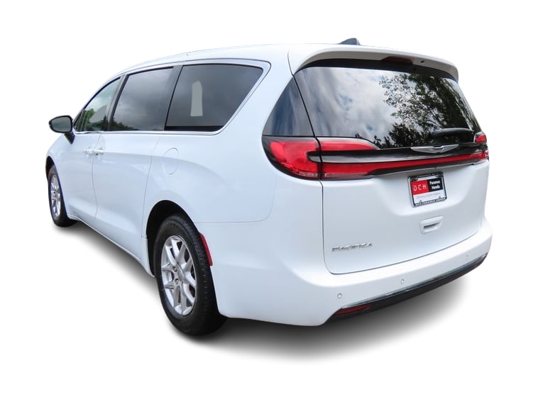 Thumbnail: 2024 Chrysler Pacifica - 3