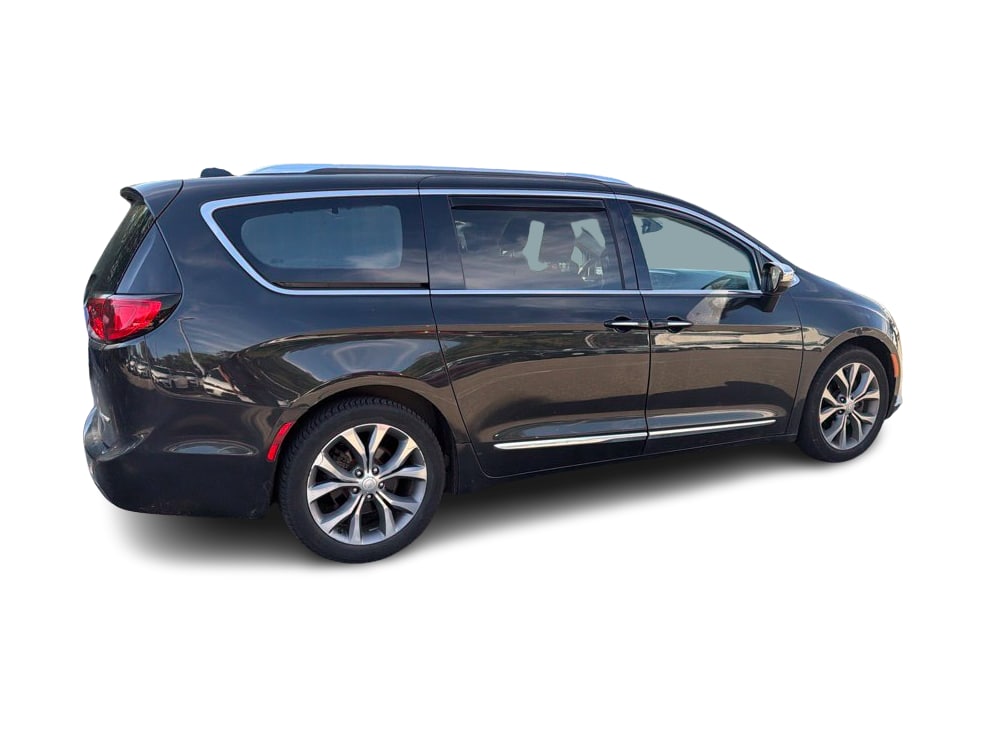 Thumbnail: 2019 Chrysler Pacifica - 17