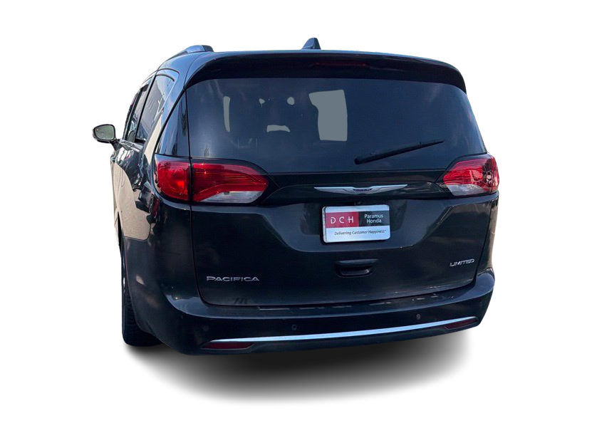 Thumbnail: 2019 Chrysler Pacifica - 4