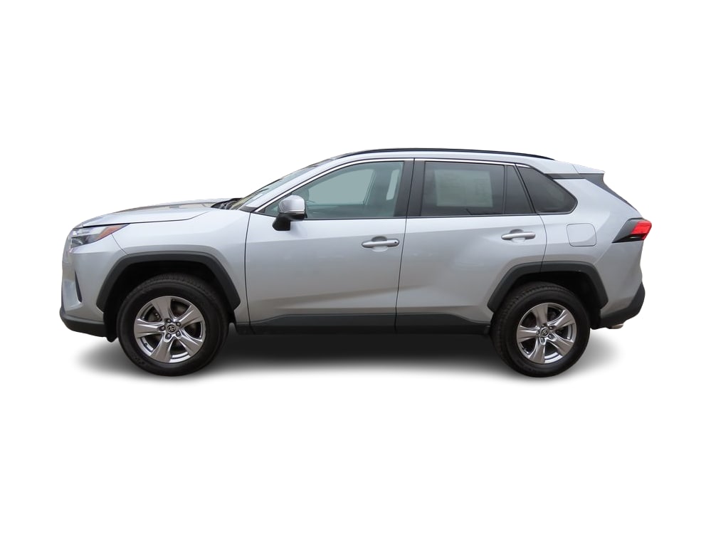 2022 Toyota RAV4 XLE 3