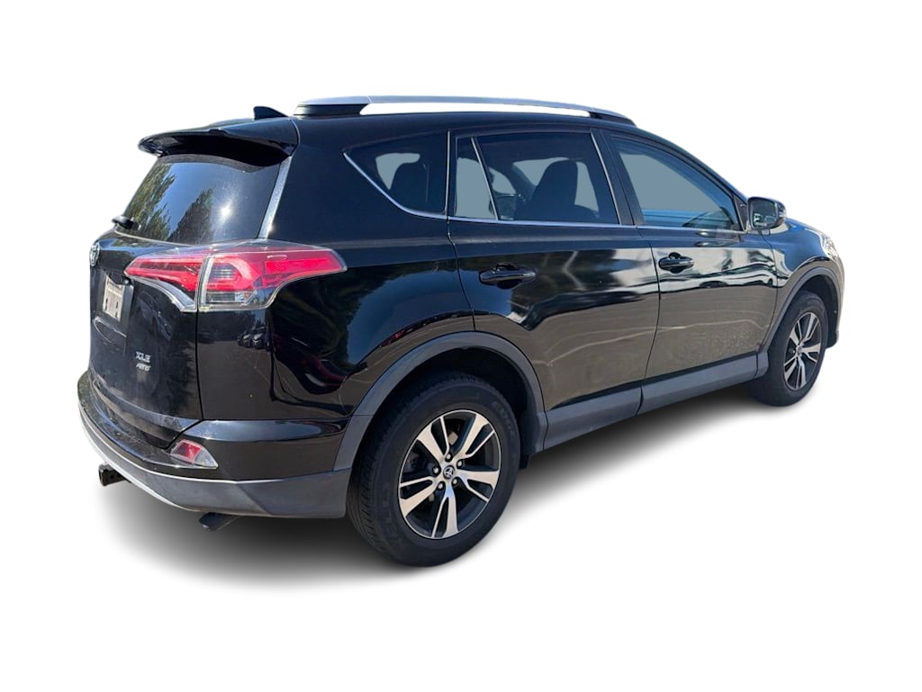 Thumbnail: 2018 Toyota RAV4 - 15