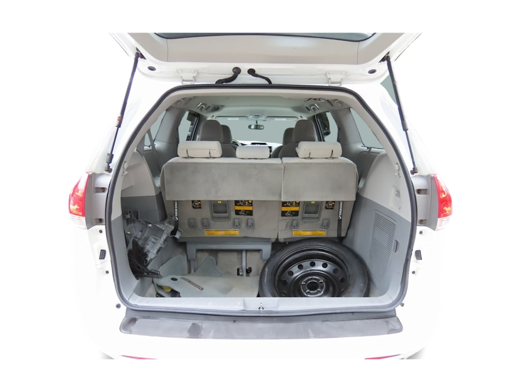 Thumbnail: 2014 Toyota Sienna - 17