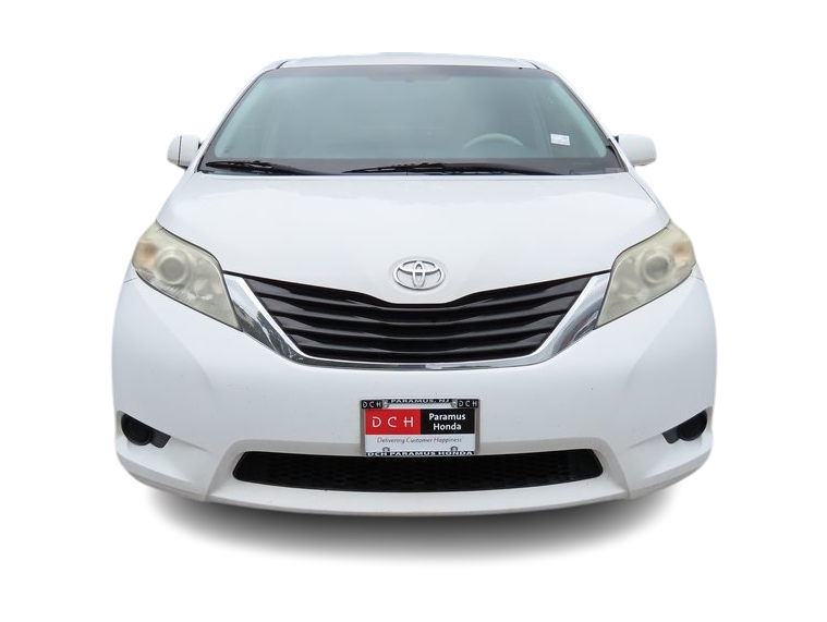 Thumbnail: 2014 Toyota Sienna - 6