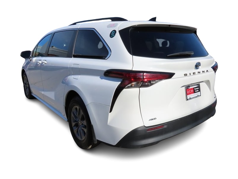 2022 Toyota Sienna LE 4