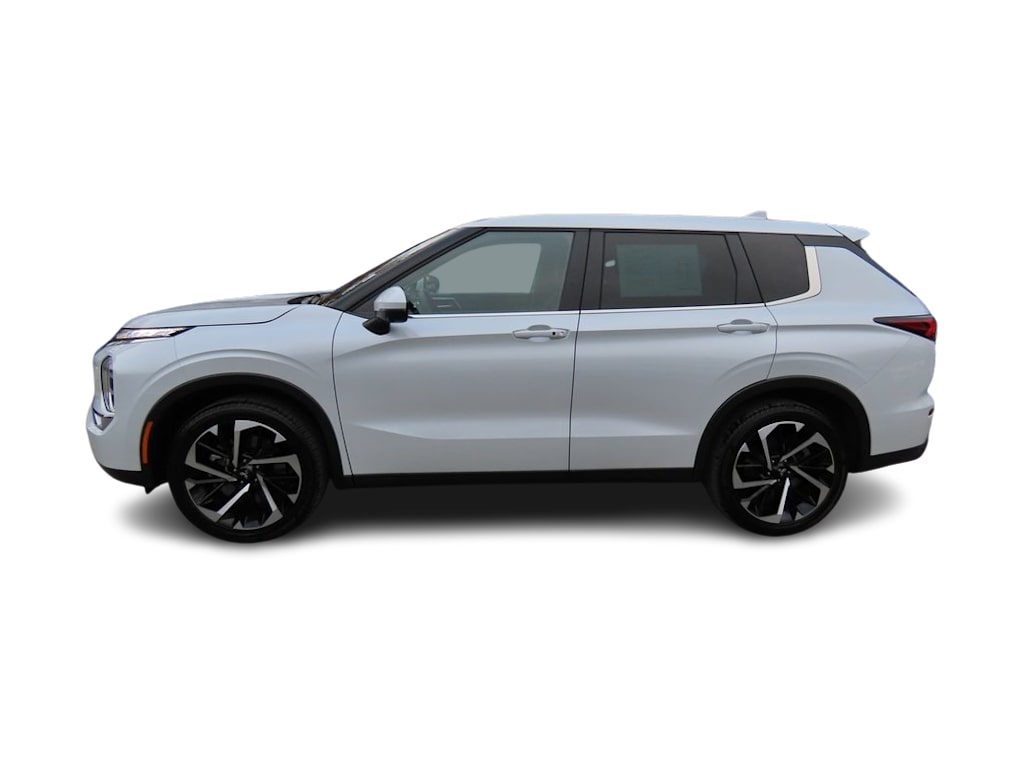 2023 Mitsubishi Outlander SE 3