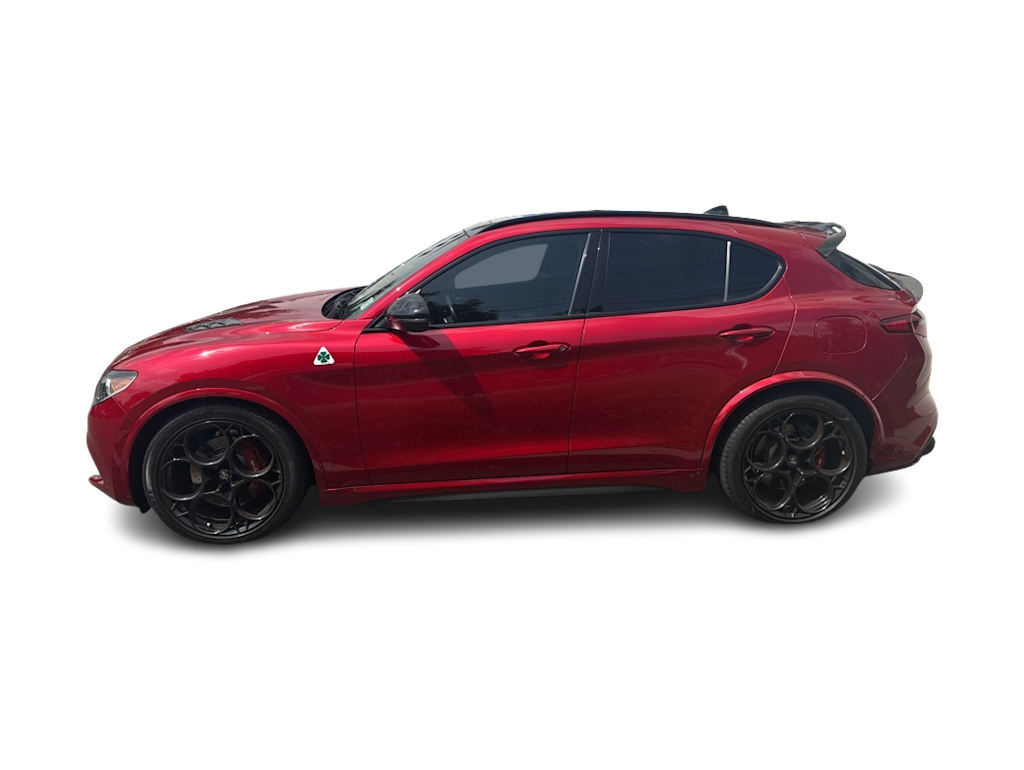 Thumbnail: 2022 Alfa Romeo Stelvio - 2