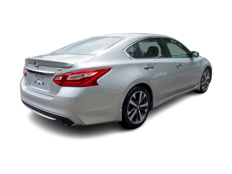 Thumbnail: 2016 Nissan Altima - 18