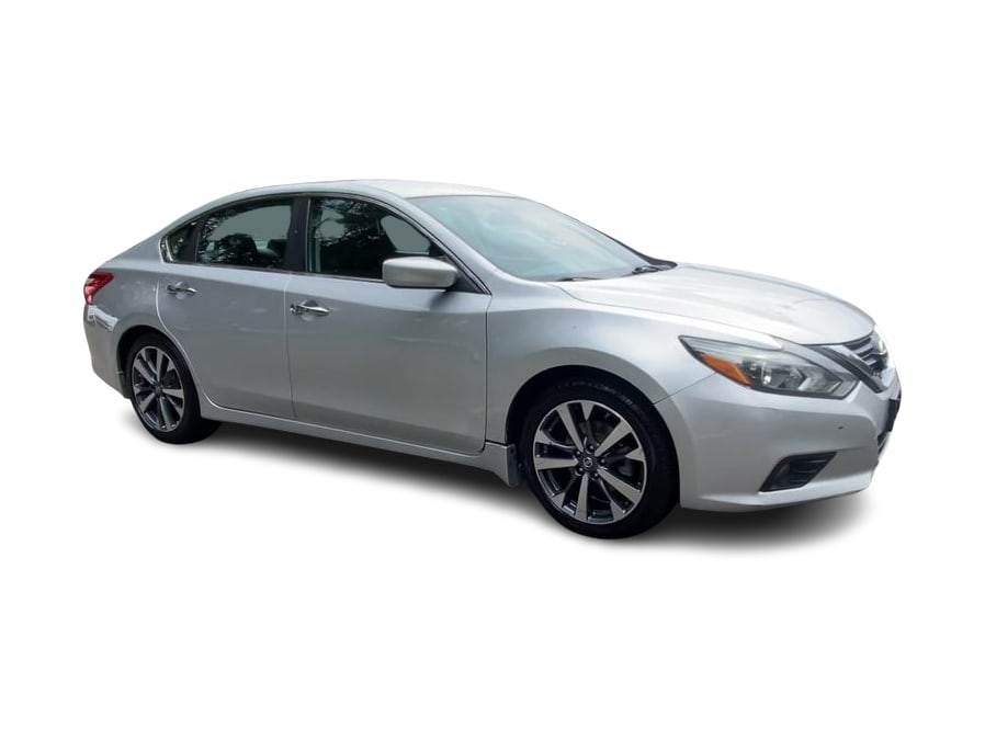 Thumbnail: 2016 Nissan Altima - 16