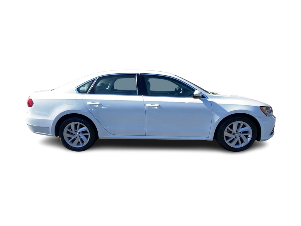 Thumbnail: 2018 Volkswagen Passat - 18
