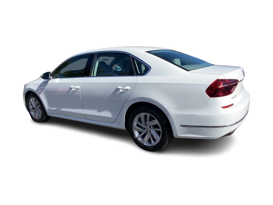 Thumbnail: 2018 Volkswagen Passat - 17