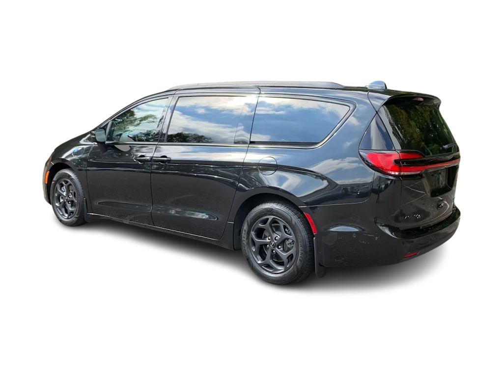 Thumbnail: 2021 Chrysler Pacifica - 4