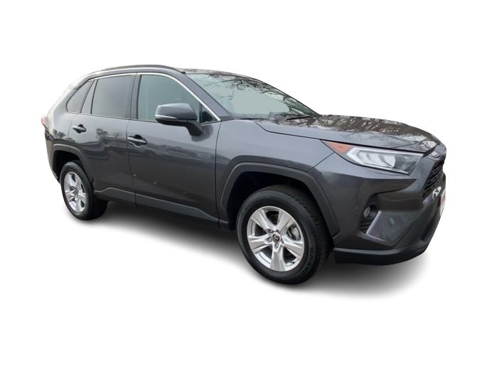 2021 Toyota RAV4 XLE 18