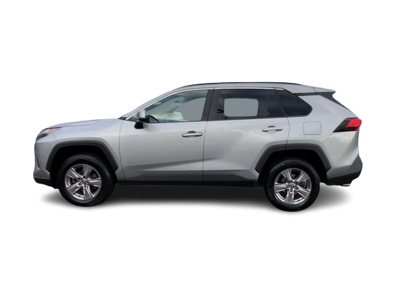 2022 Toyota RAV4 XLE 3