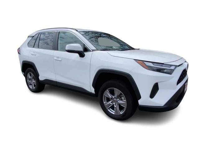 2024 Toyota RAV4 XLE 17