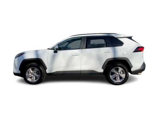 2023 Toyota RAV4 XLE 3