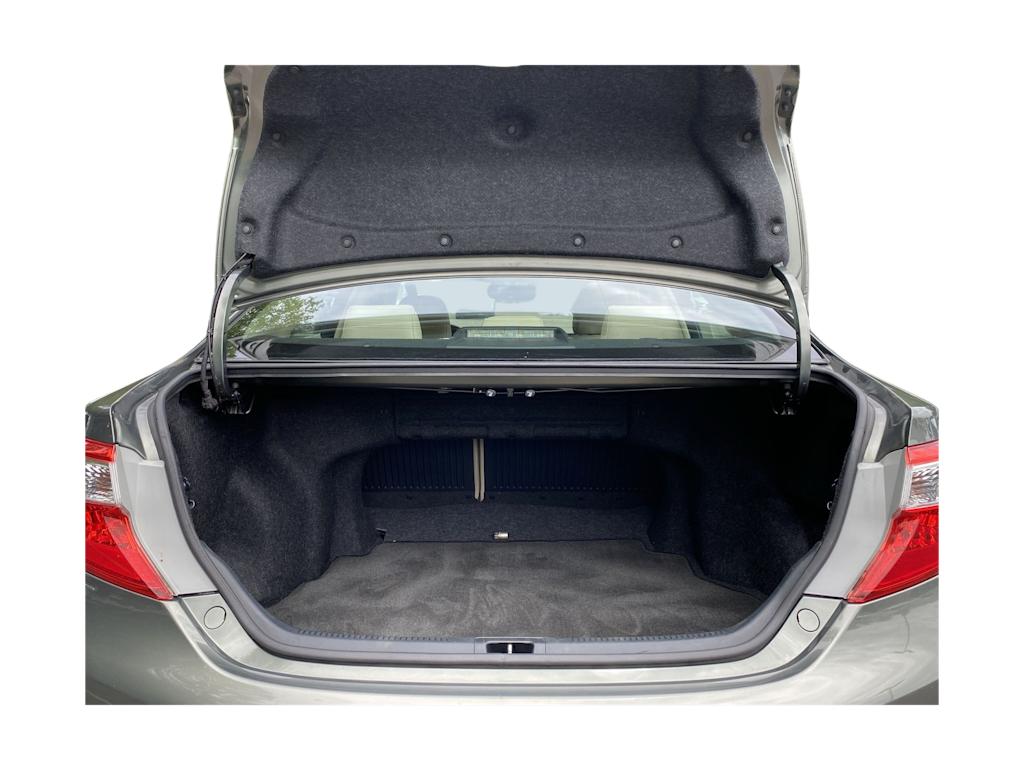 Thumbnail: 2013 Toyota Camry - 16