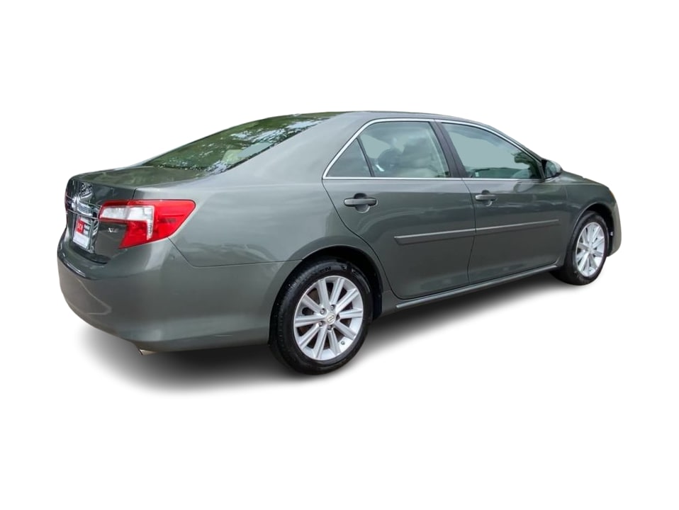 Thumbnail: 2013 Toyota Camry - 23