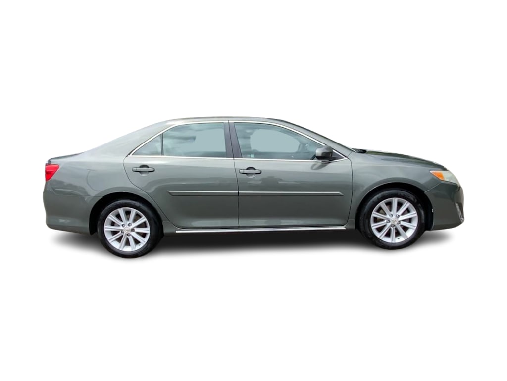 Thumbnail: 2013 Toyota Camry - 24