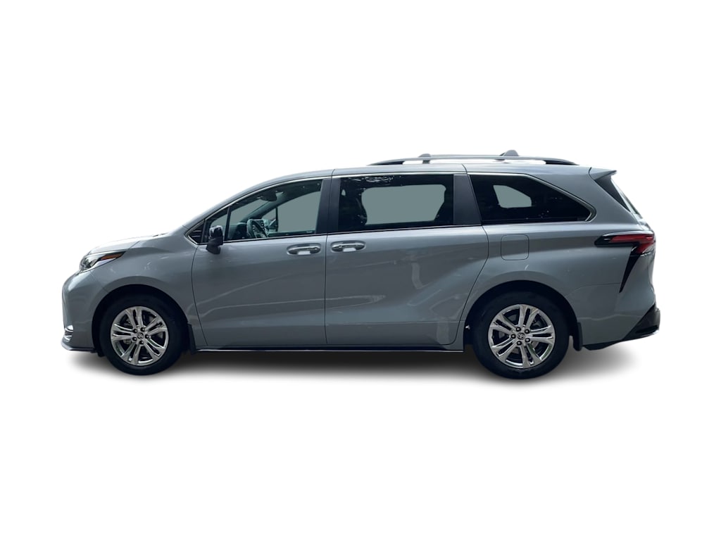 Thumbnail: 2023 Toyota Sienna - 3