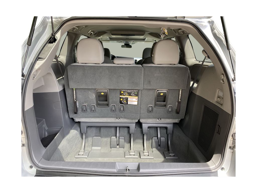 Thumbnail: 2019 Toyota Sienna - 14