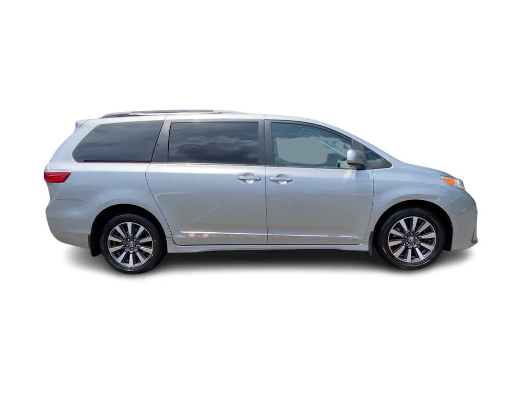 Thumbnail: 2019 Toyota Sienna - 23