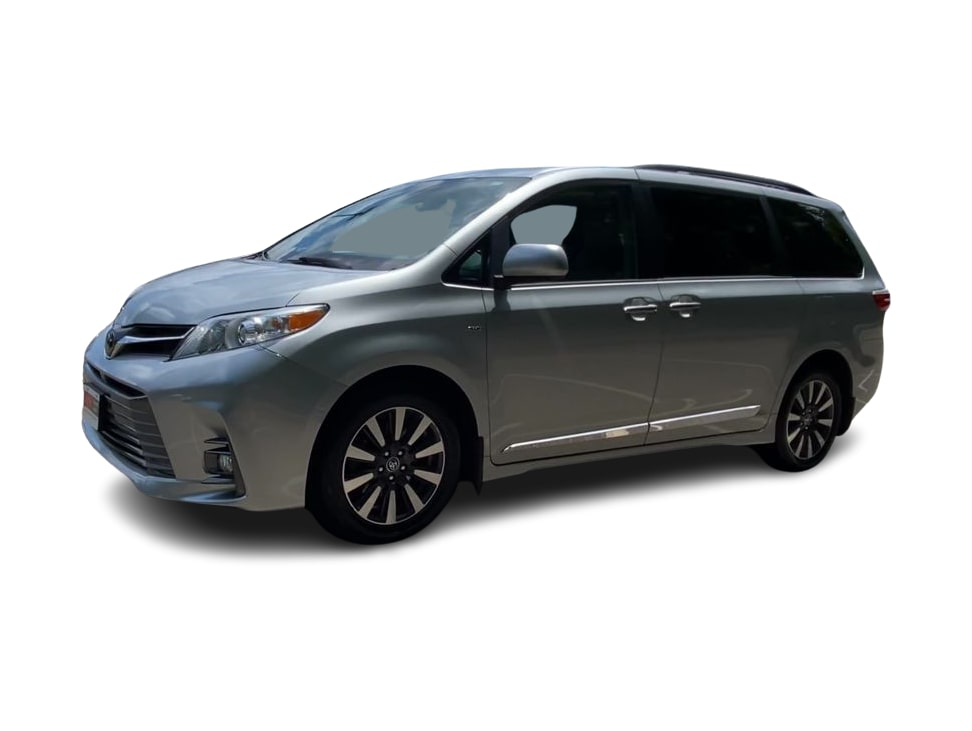 Thumbnail: 2019 Toyota Sienna - 3