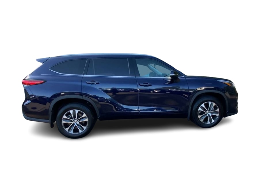 Thumbnail: 2022 Toyota Highlander - 4