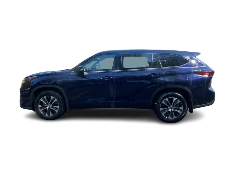 Thumbnail: 2022 Toyota Highlander - 3