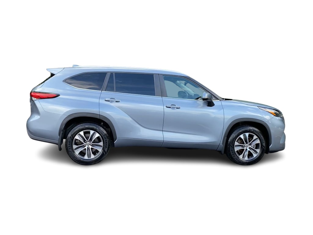 Thumbnail: 2023 Toyota Highlander - 25