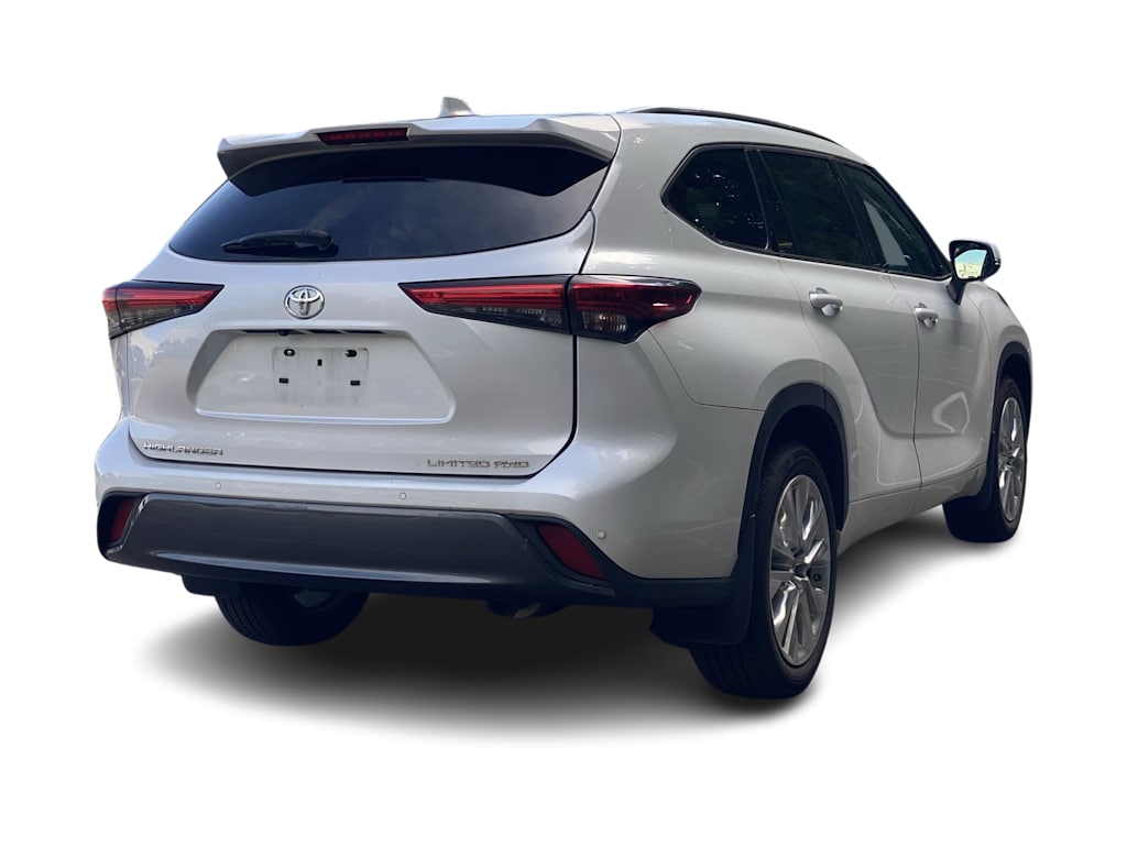 Thumbnail: 2023 Toyota Highlander - 29