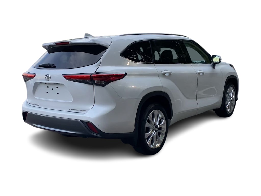 Thumbnail: 2023 Toyota Highlander - 25