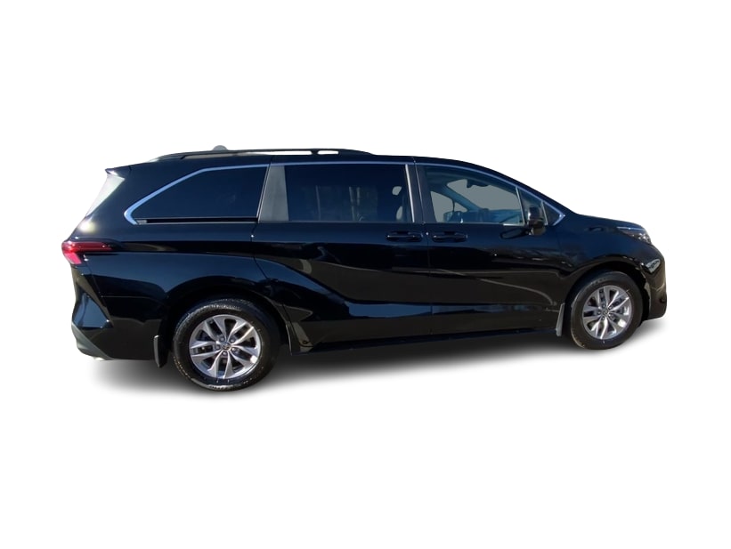 2022 Toyota Sienna LE 17