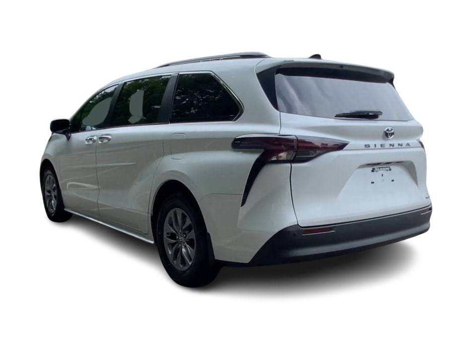 Thumbnail: 2023 Toyota Sienna - 4