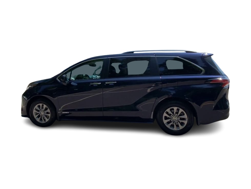Thumbnail: 2021 Toyota Sienna - 3