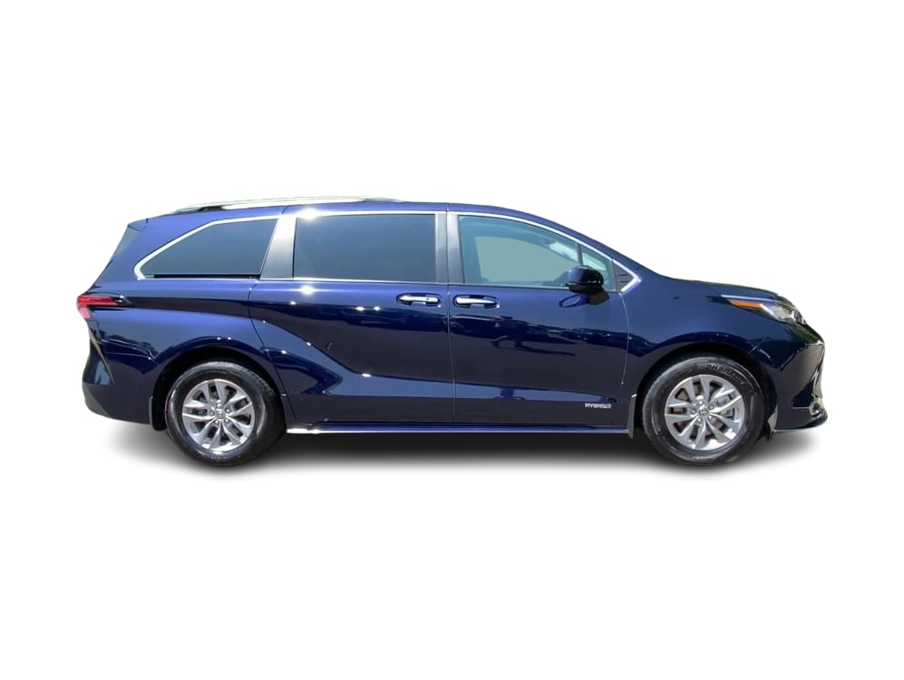 Thumbnail: 2021 Toyota Sienna - 18