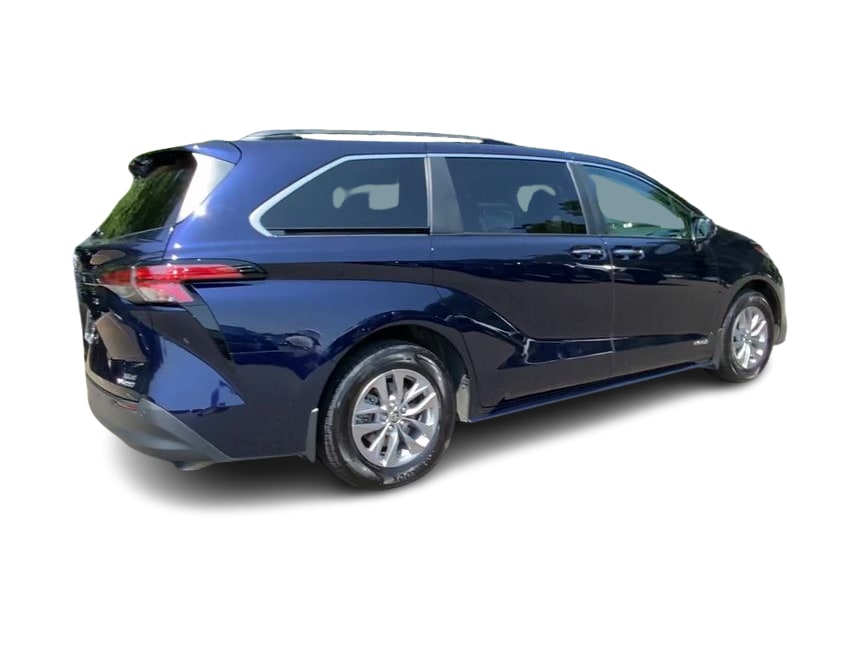 Thumbnail: 2021 Toyota Sienna - 17