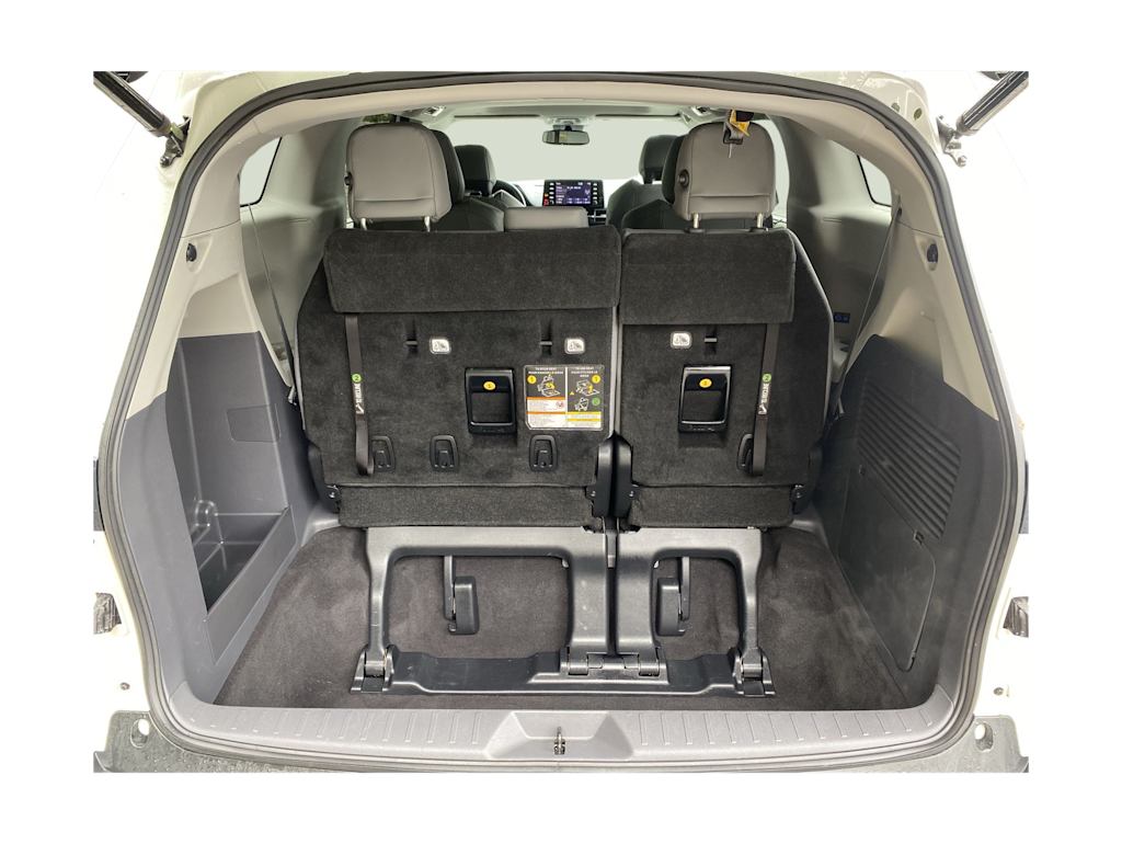 Thumbnail: 2021 Toyota Sienna - 17