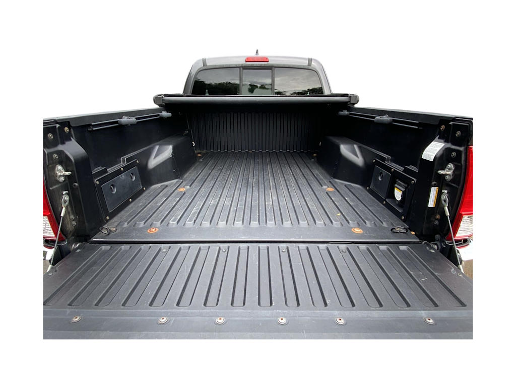 Thumbnail: 2016 Toyota Tacoma - 14