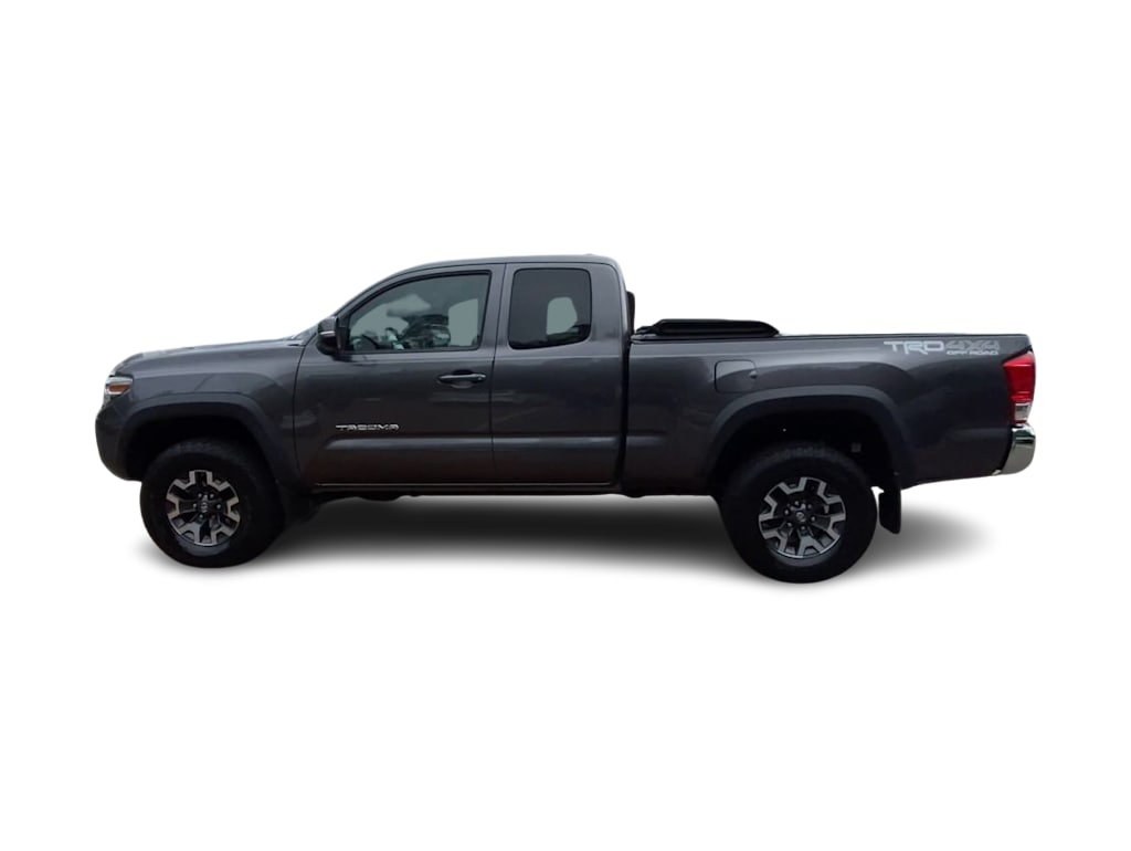 Thumbnail: 2016 Toyota Tacoma - 3
