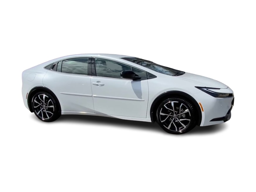 Thumbnail: 2026 Toyota Prius v - 18