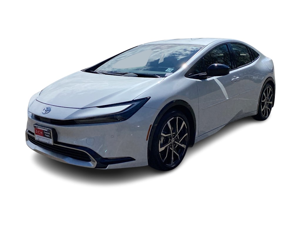 Thumbnail: 2026 Toyota Prius v - 17