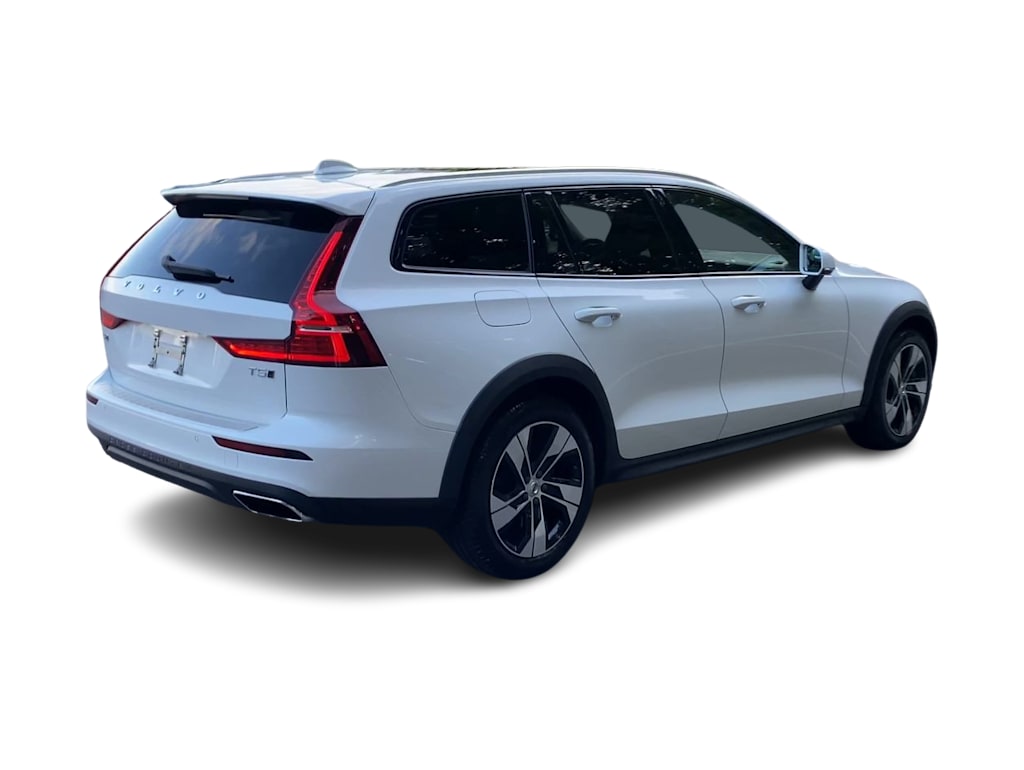 Thumbnail: 2020 Volvo V60 - 24