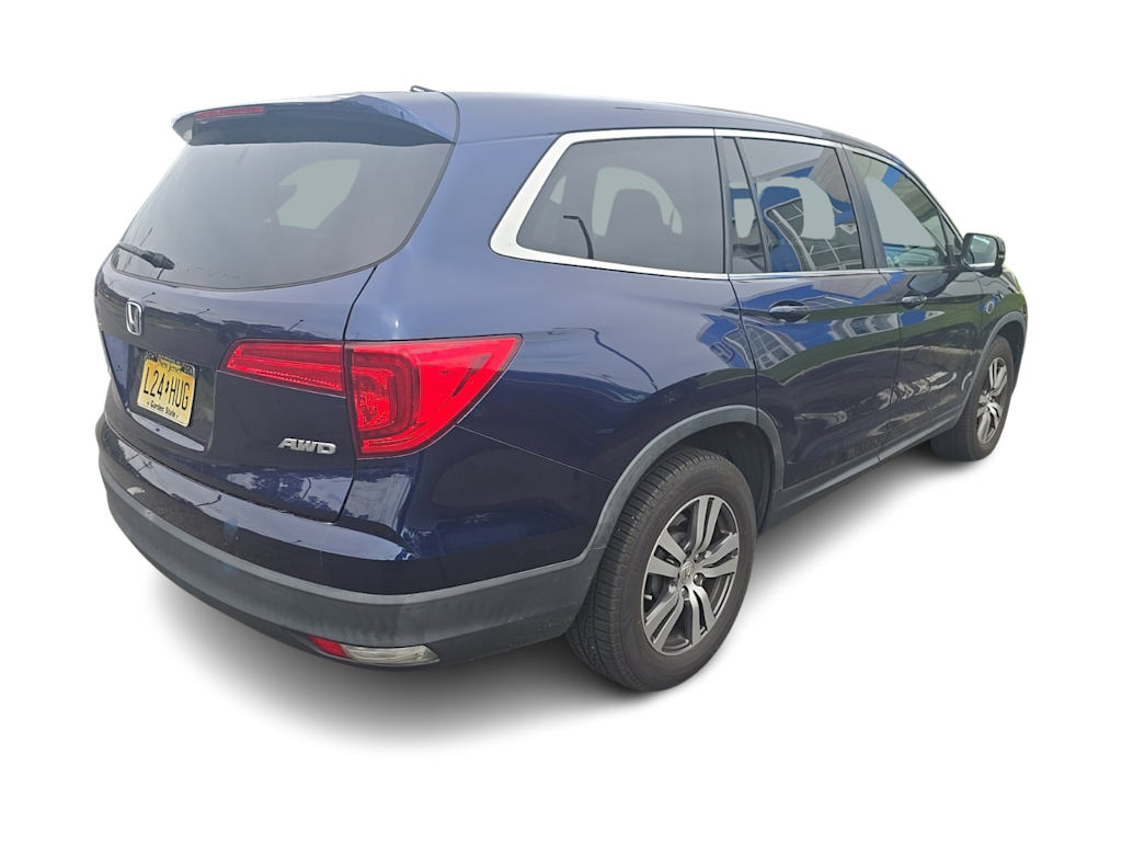 Thumbnail: 2017 Honda Pilot - 16