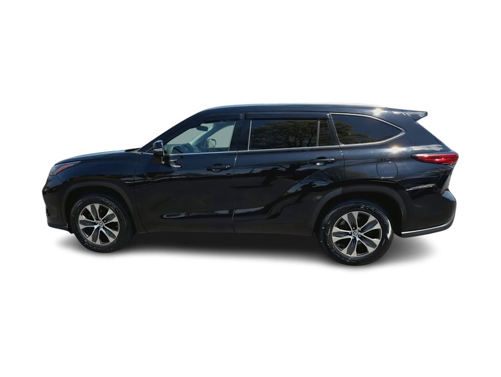 Thumbnail: 2021 Toyota Highlander - 3