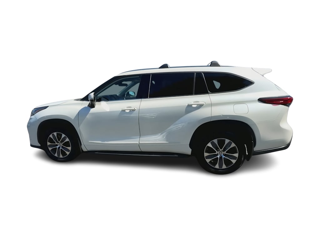 Thumbnail: 2021 Toyota Highlander - 3