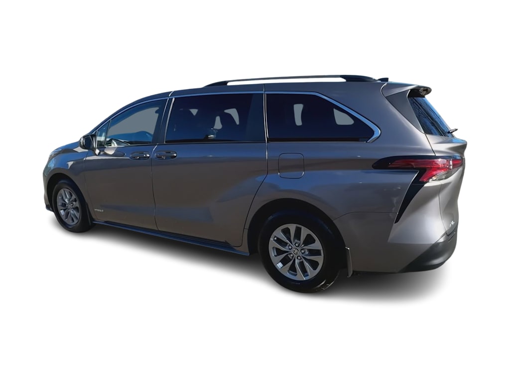 2021 Toyota Sienna LE 22