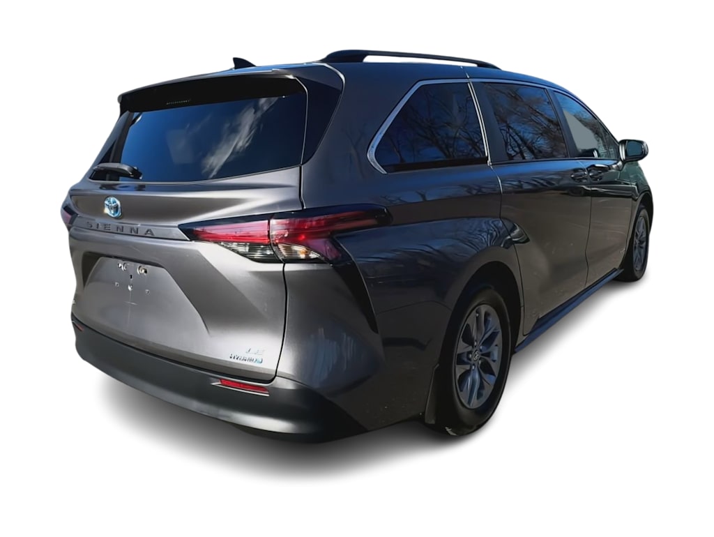 2021 Toyota Sienna LE 23