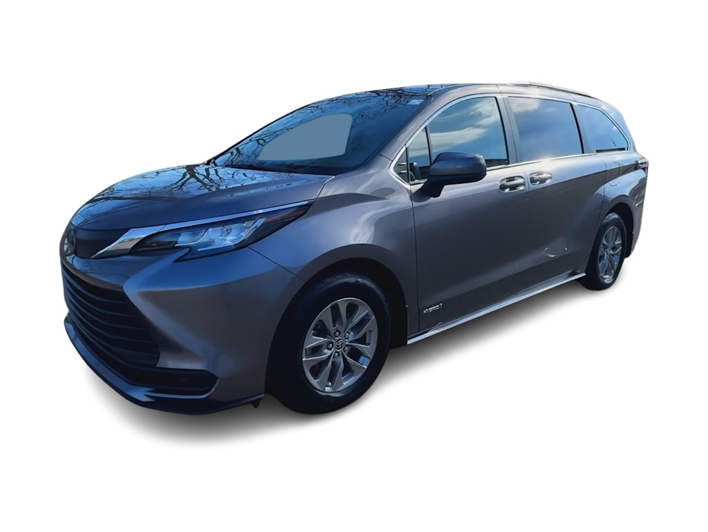 2021 Toyota Sienna LE 21