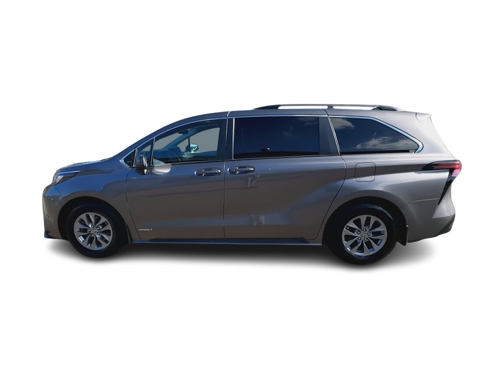 2021 Toyota Sienna LE 3