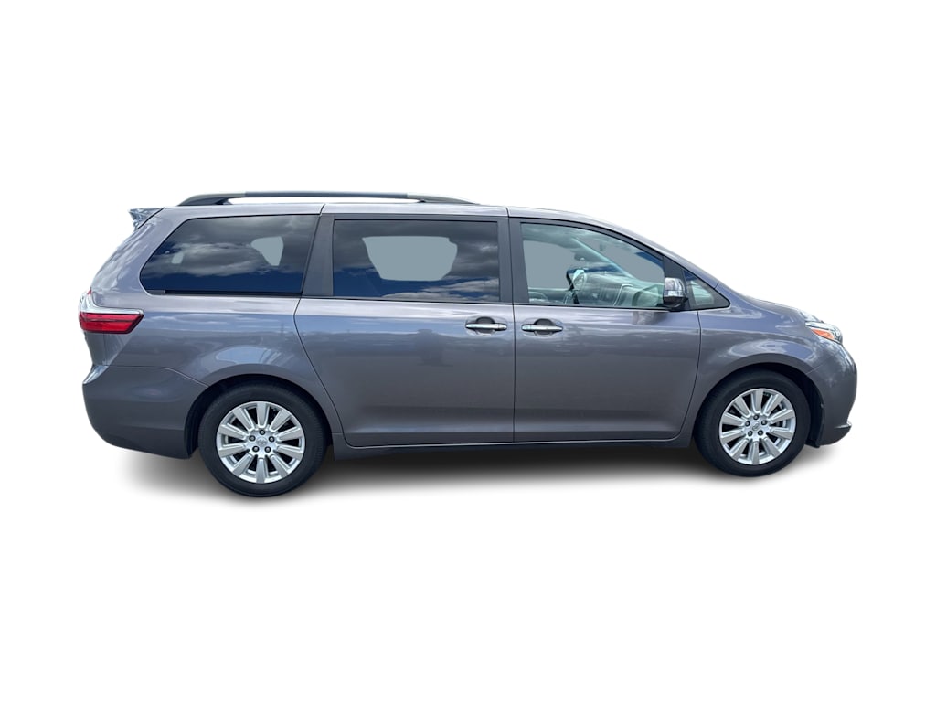 Thumbnail: 2017 Toyota Sienna - 15